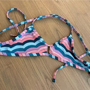 Jolyn striped top, vent style, size small